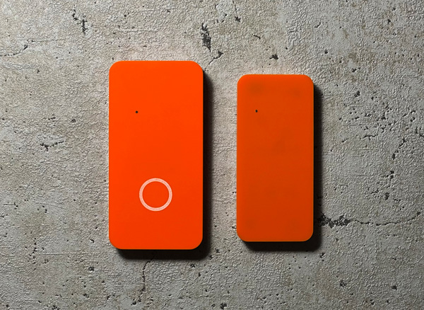 считыватели AXI 3 и AXI 2 - сравнение размеров, оранжевого цвета