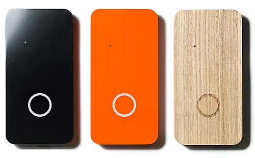 Считыватели с кнопками для БОЛИД. Три считывателя AXI3, черный, оранжевый и из натурального дерева, ясеня.
