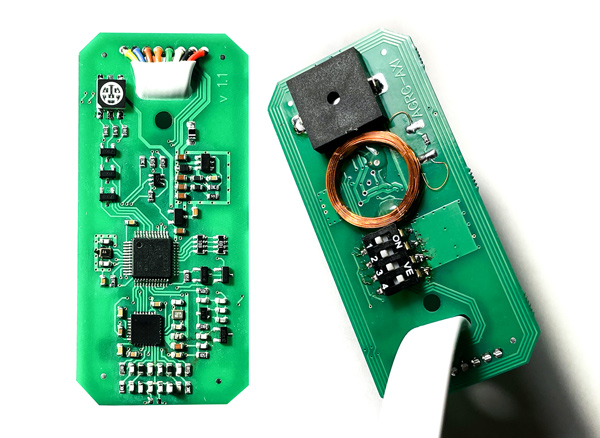 встраиваемый считыватель для домофонов с интерфейсом Wiegand-26, 34, 37, 40, 42, 58. вид с двух сторон платы считывателя для СКУД