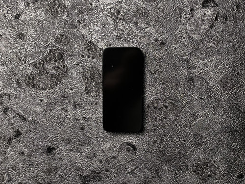 черный считыватель СКУД в офисном интерьере AXI2